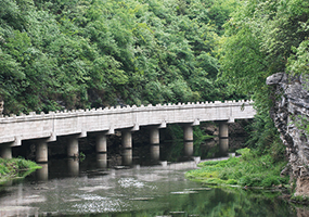 貴陽市龍洞堡魚梁河截污溝